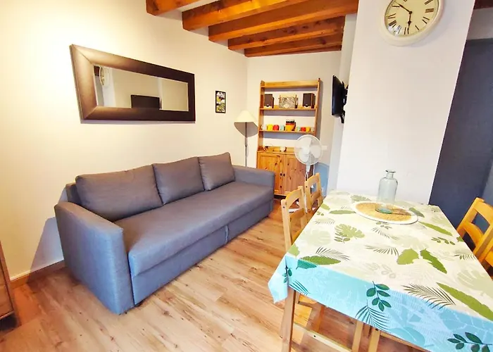 La Taniere, T2 Duplex, Centre Luchon, 4 Personnes, Wifi, 3eme Etage 아파트 *