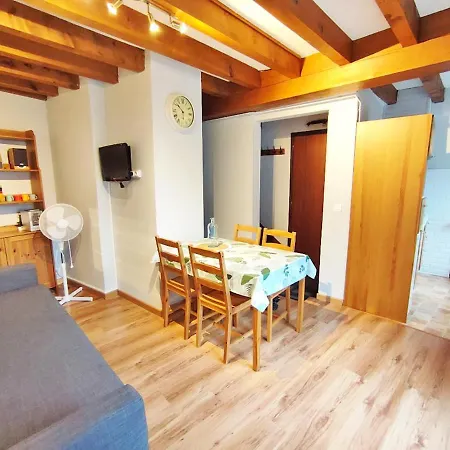 شقة La Taniere, T2 Duplex, Centre Luchon, 4 Personnes, Wifi, 3eme Etage *