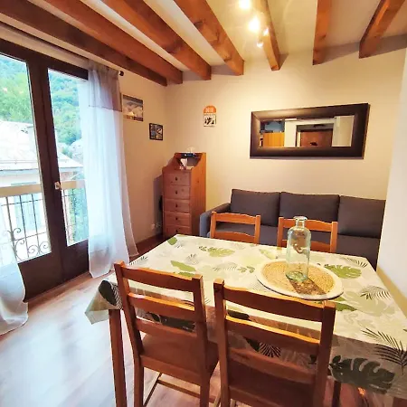 La Taniere, T2 Duplex, Centre Luchon, 4 Personnes, Wifi, 3eme Etage شقة Bagnères-de-Luchon