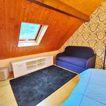 La Taniere, T2 Duplex, Centre Luchon, 4 Personnes, Wifi, 3eme Etage Daire Bagnères-de-Luchon